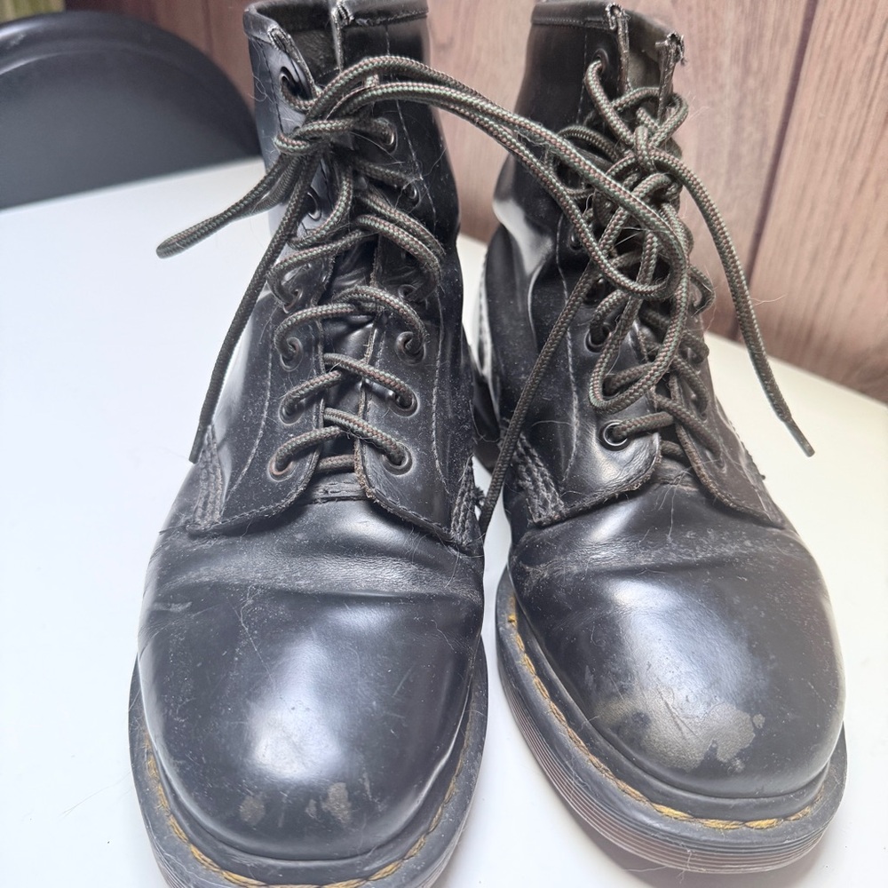 Dr. Martens Vintage Patent 8 eye boot. England - Picture 3 of 8